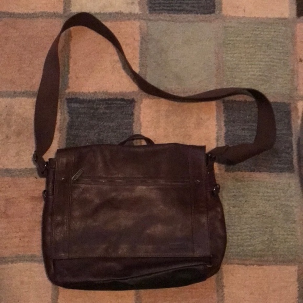 Kenneth Cole Brown Leather Shoulder Bag